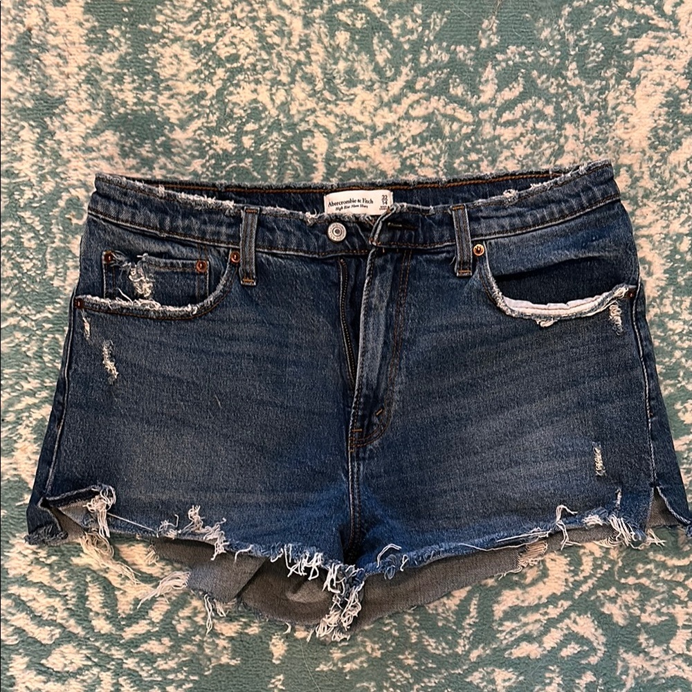 Abercrombie High Rise Mom Short size 32